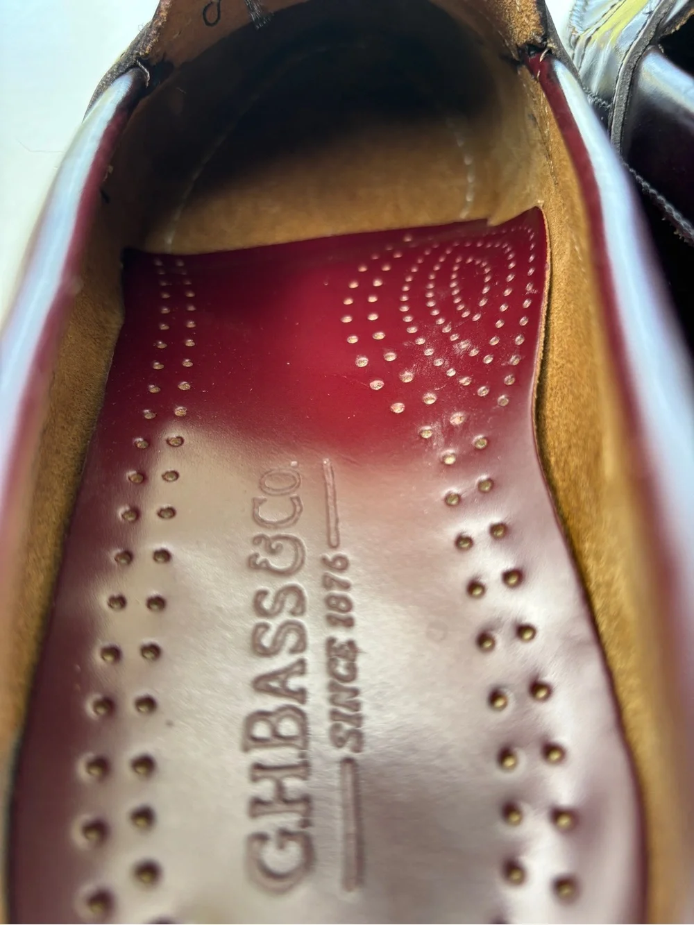 G H Bass Weejuns Penny Loafers Mens Size 9.5 EE Burgundy Leather Classic Preppy